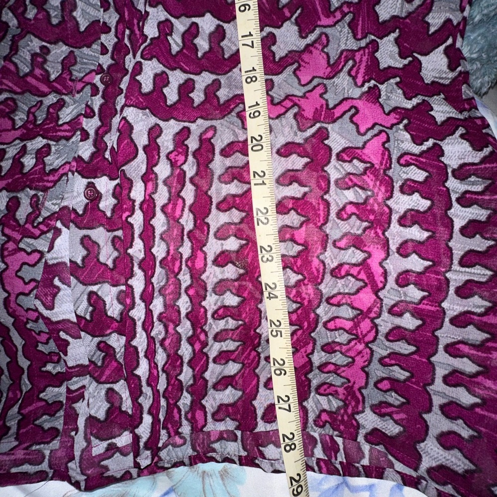 Beautiful flowy button down blouse - Picture 2 of 6